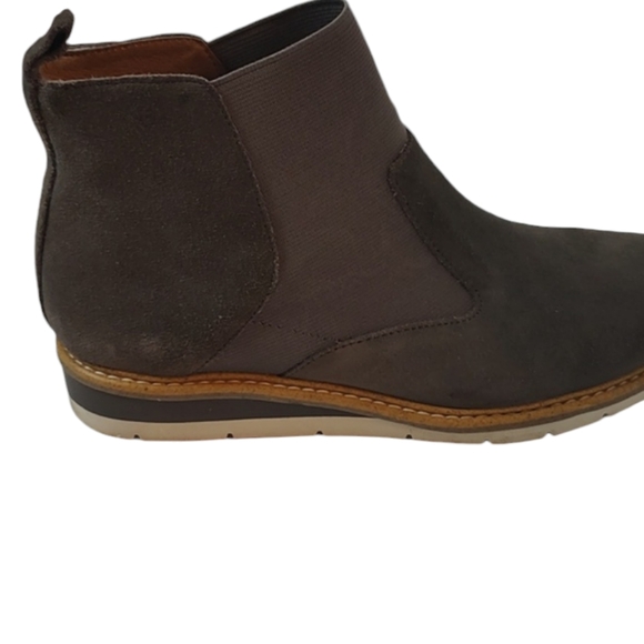 Gray Leather Adam Tucker Slip on Ankle Boots sz 6 - Picture 6 of 6